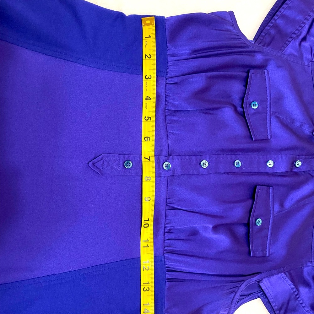 BCBGMAXAZRIA SILK PURPLE BUTTON BLOUSE CAP SLEEVE SIZE M ๐๐๐ EUC - Picture 12 of 13